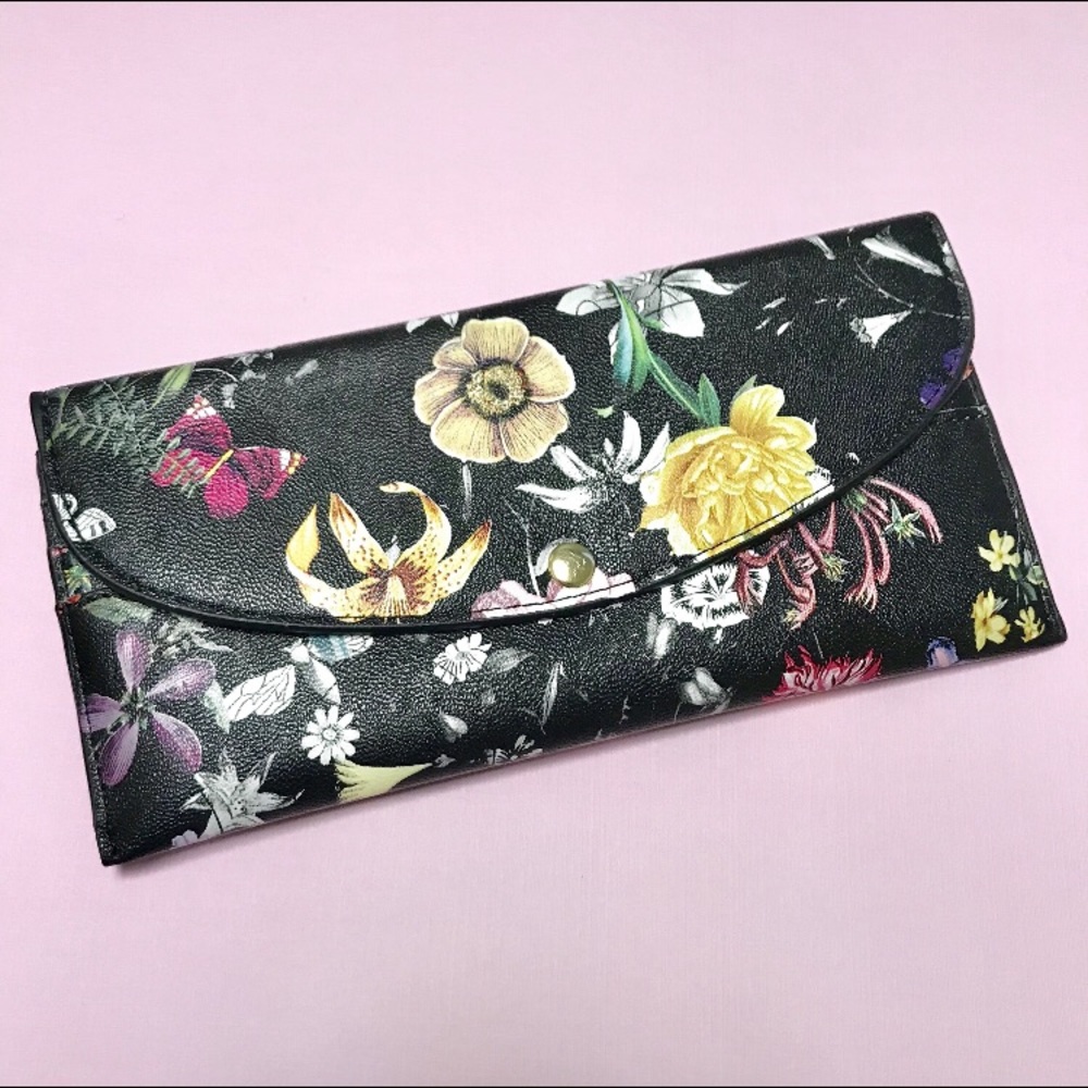 🎁 Black Floral Flat Wallet